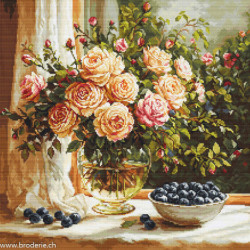 Luca-S, kit canevas petits points Vase with Roses and Blueberries (LUCASG719)