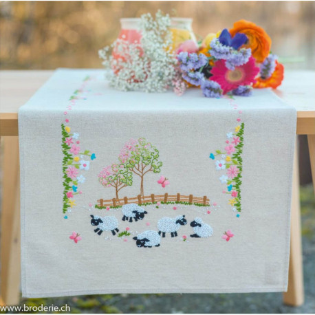 Vervaco, kit imprimé chemin de table Moutons dans le pré (PN0231699)