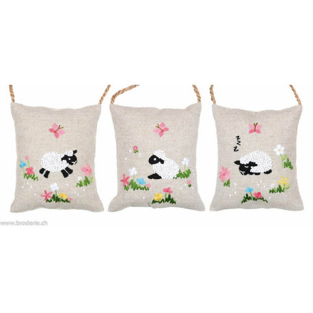 Vervaco, kit imprimé déco coussin Moutons dans le pré lot de 3 (PN0237652)