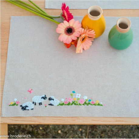 Vervaco, kit imprimé set de table Moutons dans le pré lot de 2 (PN0237431)